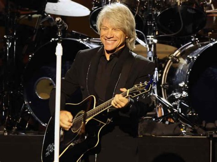 15 Most Famous Singers Who Faced Vocal Cord Issues