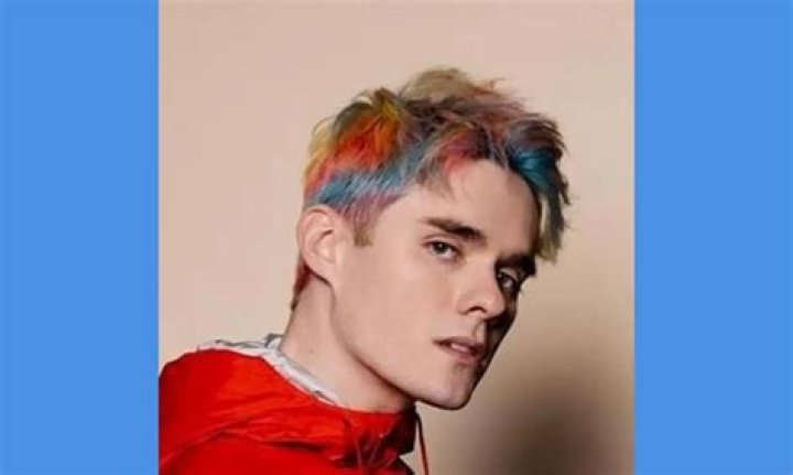 Awsten Knight, American Singer and Song-Writer, is he alive or dead?