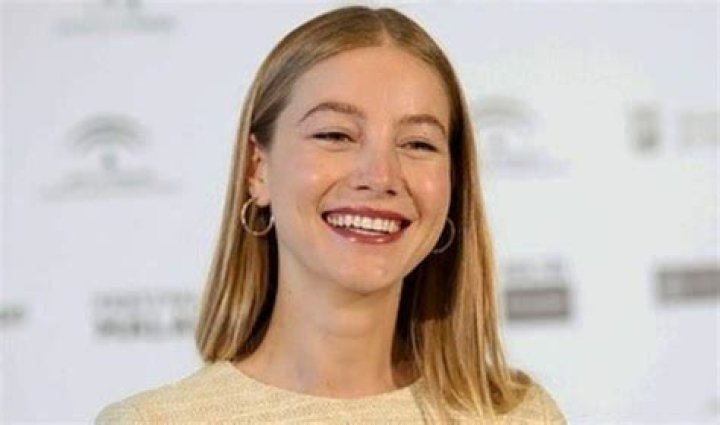 Charlotte Vega Height, Weight, Body Measurements, Bra Size, Shoe Size