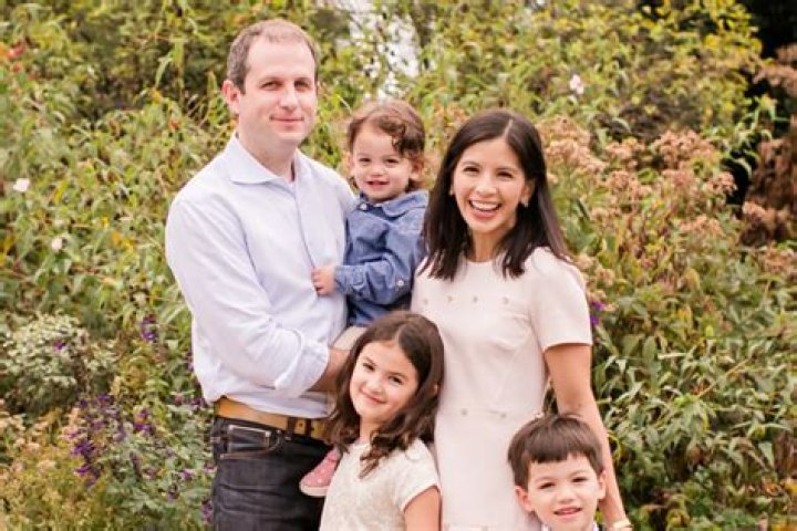 CNBC Reporter Ylan Mui Bio, Husband, Kids & Parents | Age, Salary & Height