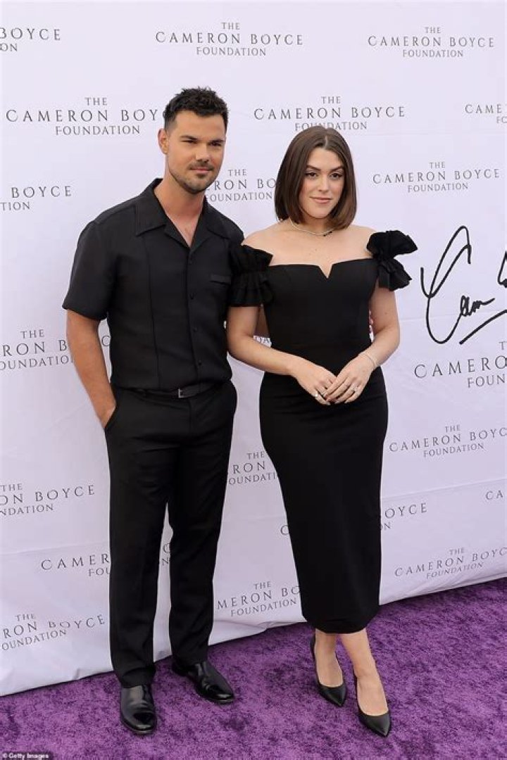 Danielle Campbell Linked With Gregg Sulkin, Who's Her Real Boyfriend?