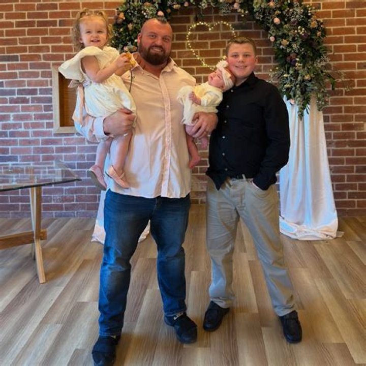 Eddie Hall Height, Wife, Kids, Weight loss, Age, Family, Bio
