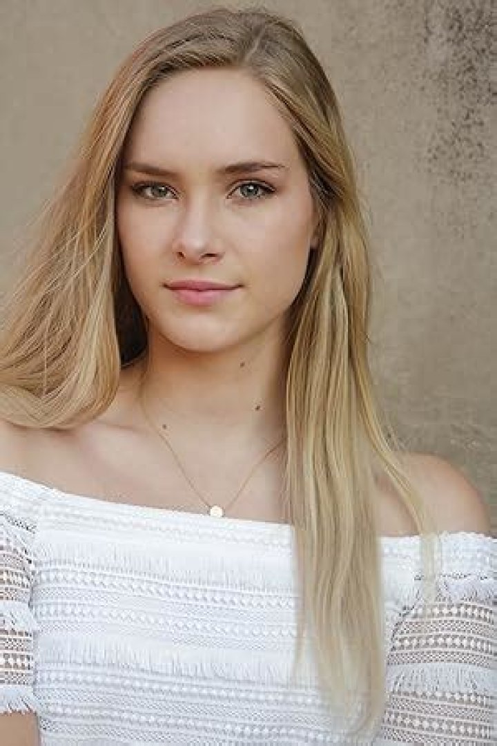 Emma Bellomy Net Worth, Earnings, Dating, Boyfriend, Facts, Wiki-Bio