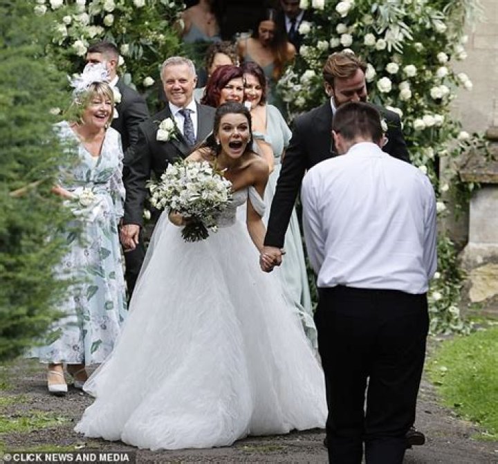 Faye Brookes Net Worth: Details About Height, Wedding, Partner, Baby - SarkariResult