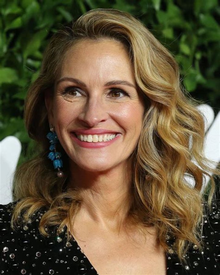 Julia Roberts' Current Age: Exploring the Life of a Hollywood Icon - SarkariResult