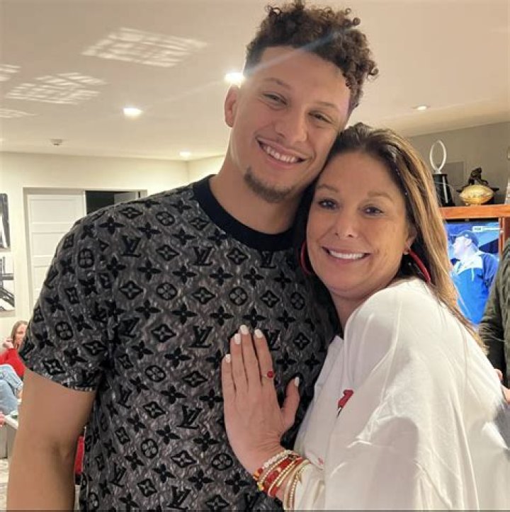 Randi Mahomes Bio, Wiki, Age, Net Worth, Parents, Family, Ethnicity And Religion - SarkariResult