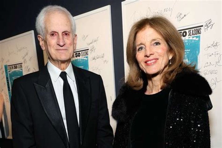 Sharon Hinnendael Dating, Married, Husband, Divorce, Net Worth, Earnings, Age, Wiki-Bio