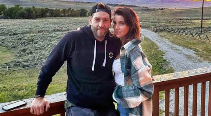 Who Is Jay Cutler’s Girlfriend? All About Samantha Robertson - SarkariResult